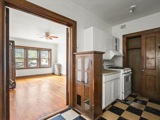 204 Sixth, ROCKFORD, Illinois 61104, ,5+ Units,For Sale,Sixth,202602323