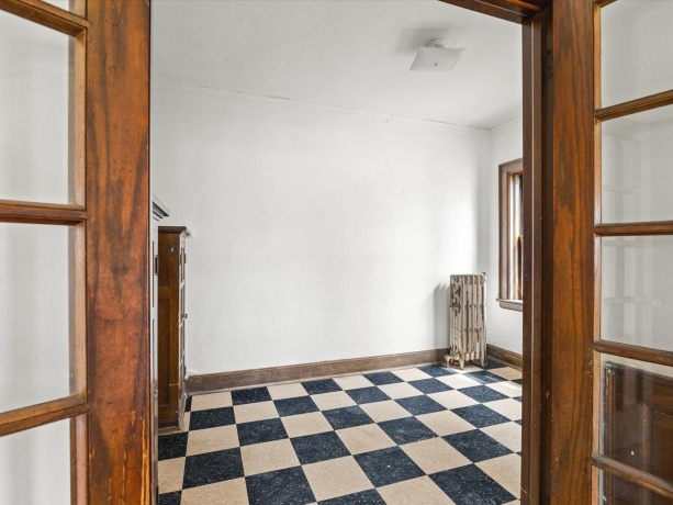 204 Sixth, ROCKFORD, Illinois 61104, ,5+ Units,For Sale,Sixth,202602323