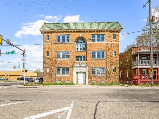 204 Sixth, ROCKFORD, Illinois 61104, ,5+ Units,For Sale,Sixth,202602323