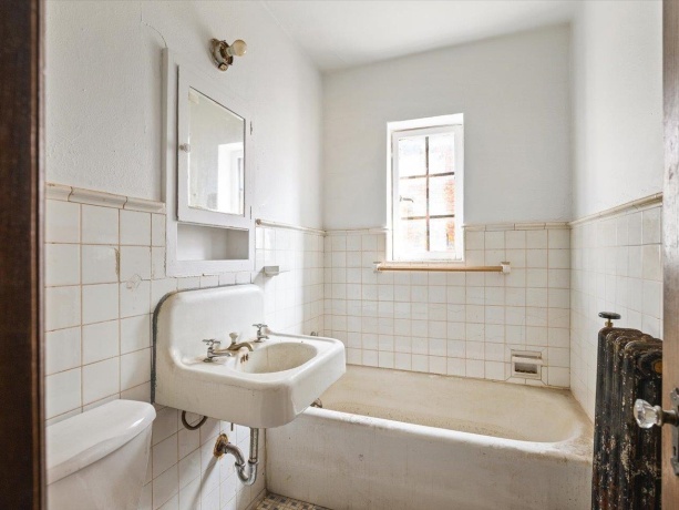 204 Sixth, ROCKFORD, Illinois 61104, ,5+ Units,For Sale,Sixth,202602323