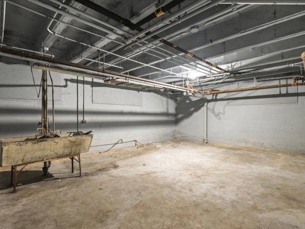 204 Sixth, ROCKFORD, Illinois 61104, ,5+ Units,For Sale,Sixth,202602323