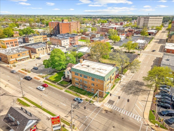 204 Sixth, ROCKFORD, Illinois 61104, ,5+ Units,For Sale,Sixth,202602323