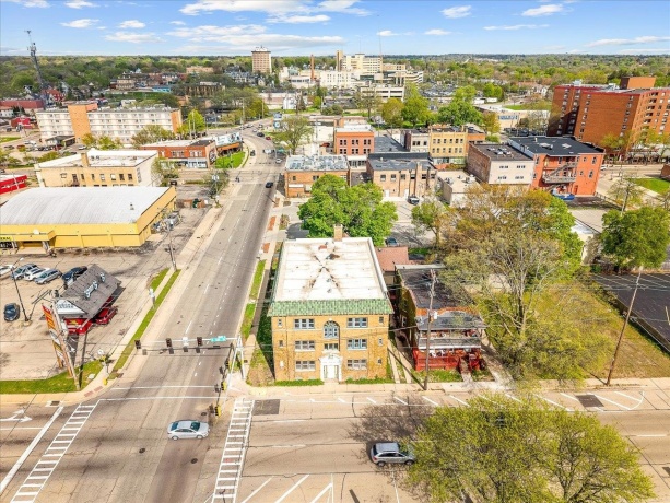 204 Sixth, ROCKFORD, Illinois 61104, ,5+ Units,For Sale,Sixth,202602323