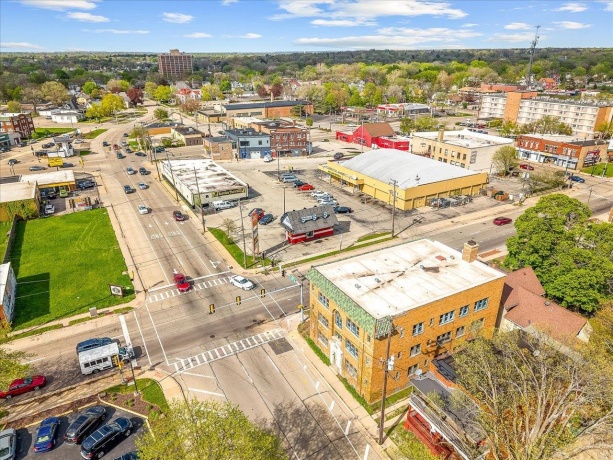 204 Sixth, ROCKFORD, Illinois 61104, ,5+ Units,For Sale,Sixth,202602323