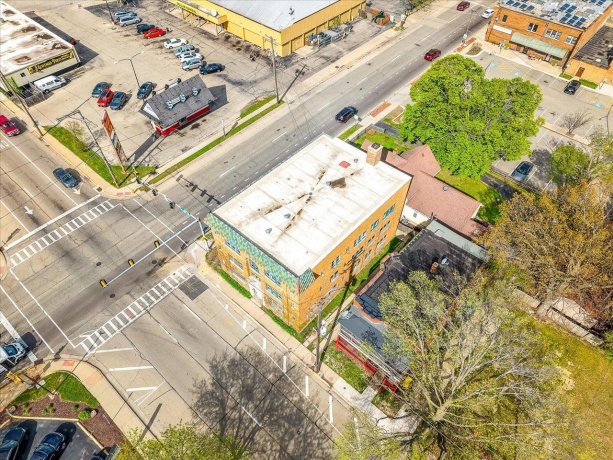 204 Sixth, ROCKFORD, Illinois 61104, ,5+ Units,For Sale,Sixth,202602323