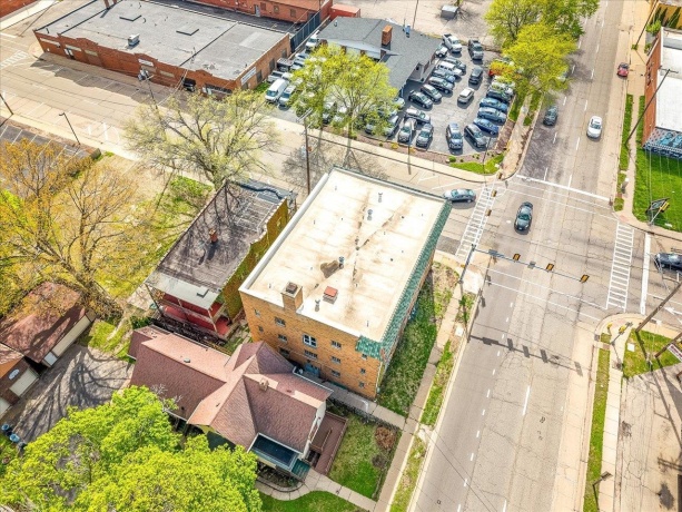 204 Sixth, ROCKFORD, Illinois 61104, ,5+ Units,For Sale,Sixth,202602323