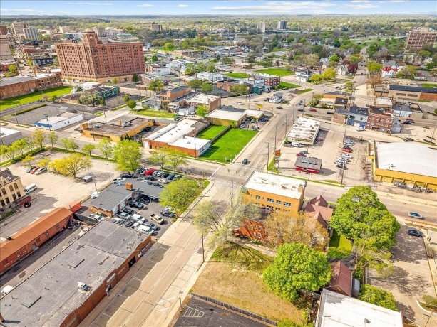 204 Sixth, ROCKFORD, Illinois 61104, ,5+ Units,For Sale,Sixth,202602323