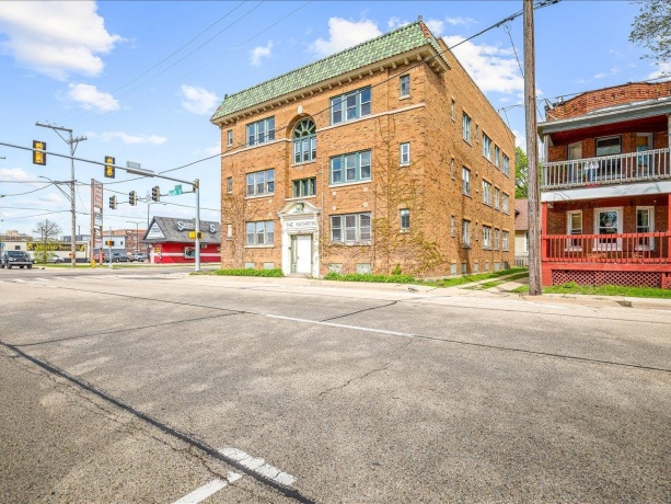 204 Sixth, ROCKFORD, Illinois 61104, ,5+ Units,For Sale,Sixth,202602323