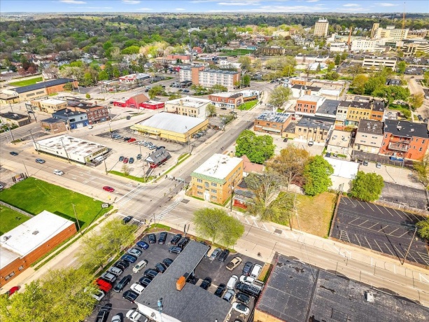 204 Sixth, ROCKFORD, Illinois 61104, ,5+ Units,For Sale,Sixth,202602323