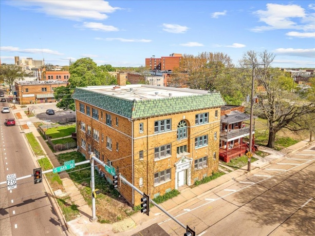204 Sixth, ROCKFORD, Illinois 61104, ,5+ Units,For Sale,Sixth,202602323