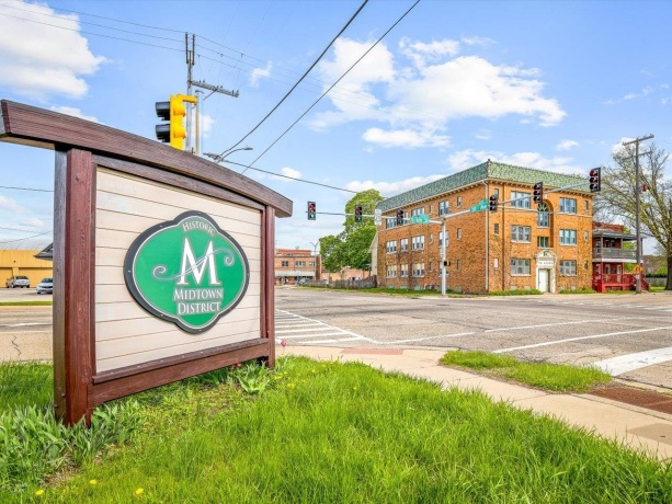 204 Sixth, ROCKFORD, Illinois 61104, ,5+ Units,For Sale,Sixth,202602323