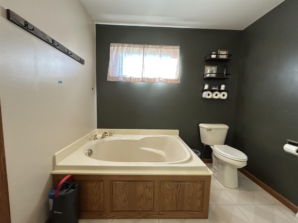 1711 Peri, MENDOTA, Illinois 61342, 3 Bedrooms Bedrooms, ,2 BathroomsBathrooms,House,For Sale,Peri,202602324