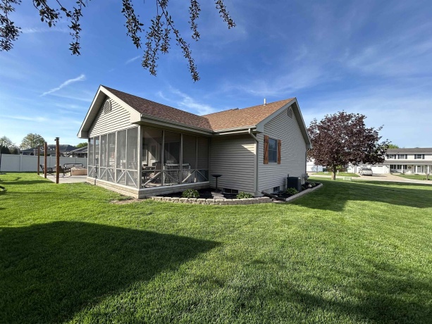 1711 Peri, MENDOTA, Illinois 61342, 3 Bedrooms Bedrooms, ,2 BathroomsBathrooms,House,For Sale,Peri,202602324