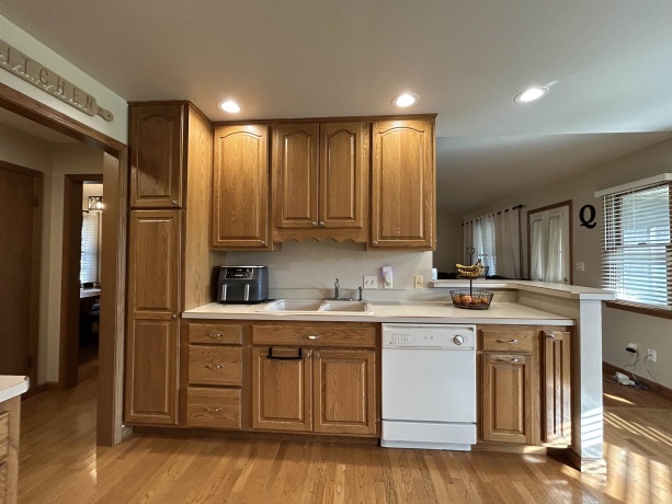 1711 Peri, MENDOTA, Illinois 61342, 3 Bedrooms Bedrooms, ,2 BathroomsBathrooms,House,For Sale,Peri,202602324