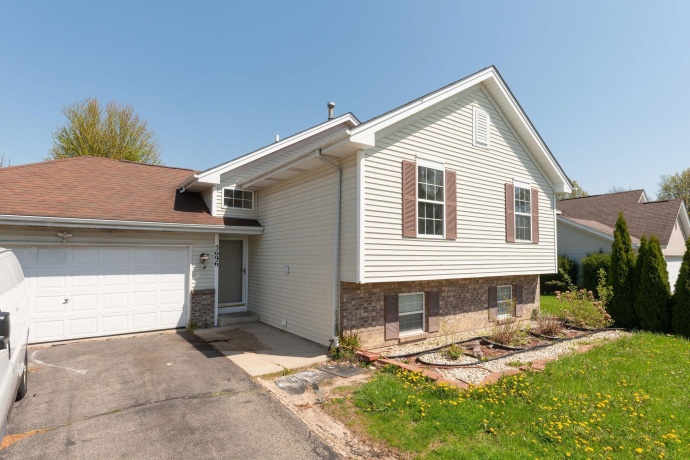 5696 Heidi, ROCKFORD, Illinois 61109, 4 Bedrooms Bedrooms, ,2 BathroomsBathrooms,House,For Sale,Heidi,202602325