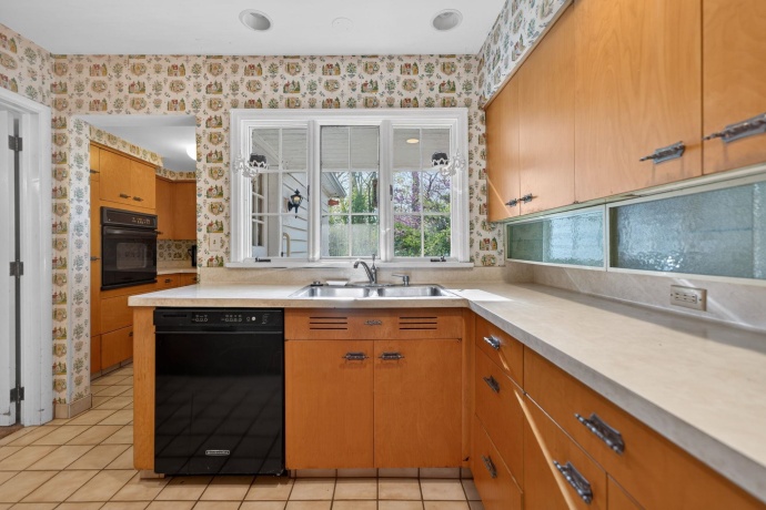 1620 Arden, ROCKFORD, Illinois 61107, 4 Bedrooms Bedrooms, ,2 BathroomsBathrooms,House,For Sale,Arden,202602327