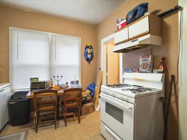 211 Adams, ROCKFORD, Illinois 61107, 3 Bedrooms Bedrooms, ,1 BathroomBathrooms,House,For Sale,Adams,202602341