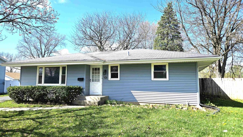 903 10th, BELVIDERE, Illinois 61008, 3 Bedrooms Bedrooms, ,1 BathroomBathrooms,House,For Sale,10th,202602348