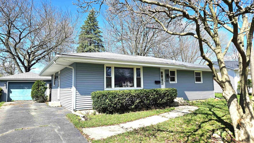 903 10th, BELVIDERE, Illinois 61008, 3 Bedrooms Bedrooms, ,1 BathroomBathrooms,House,For Sale,10th,202602348