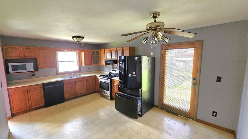 903 10th, BELVIDERE, Illinois 61008, 3 Bedrooms Bedrooms, ,1 BathroomBathrooms,House,For Sale,10th,202602348