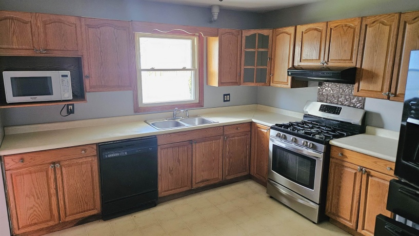 903 10th, BELVIDERE, Illinois 61008, 3 Bedrooms Bedrooms, ,1 BathroomBathrooms,House,For Sale,10th,202602348