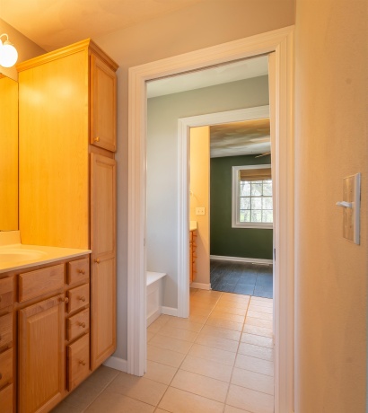 1687 Barberry, FREEPORT, Illinois 61032, 5 Bedrooms Bedrooms, ,4 BathroomsBathrooms,House,For Sale,Barberry,202602352