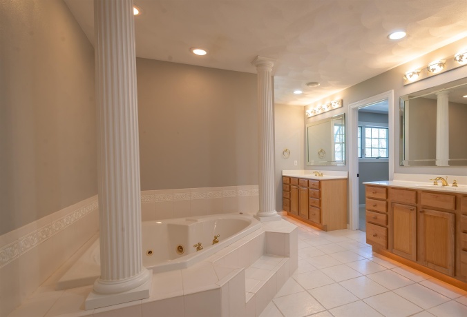 1687 Barberry, FREEPORT, Illinois 61032, 5 Bedrooms Bedrooms, ,4 BathroomsBathrooms,House,For Sale,Barberry,202602352