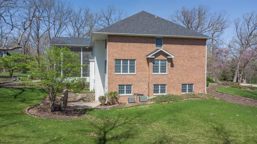 1687 Barberry, FREEPORT, Illinois 61032, 5 Bedrooms Bedrooms, ,4 BathroomsBathrooms,House,For Sale,Barberry,202602352