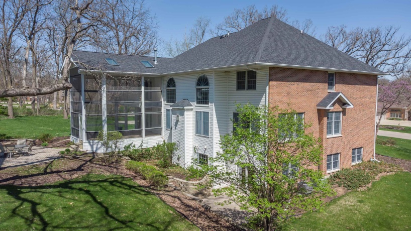 1687 Barberry, FREEPORT, Illinois 61032, 5 Bedrooms Bedrooms, ,4 BathroomsBathrooms,House,For Sale,Barberry,202602352