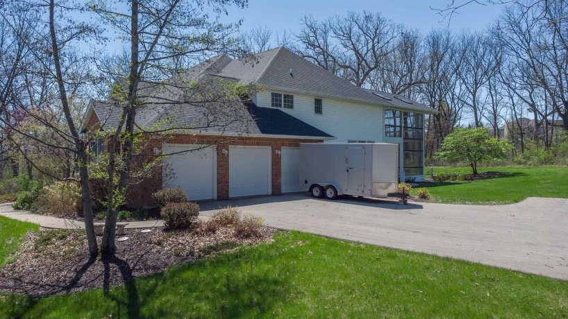 1687 Barberry, FREEPORT, Illinois 61032, 5 Bedrooms Bedrooms, ,4 BathroomsBathrooms,House,For Sale,Barberry,202602352