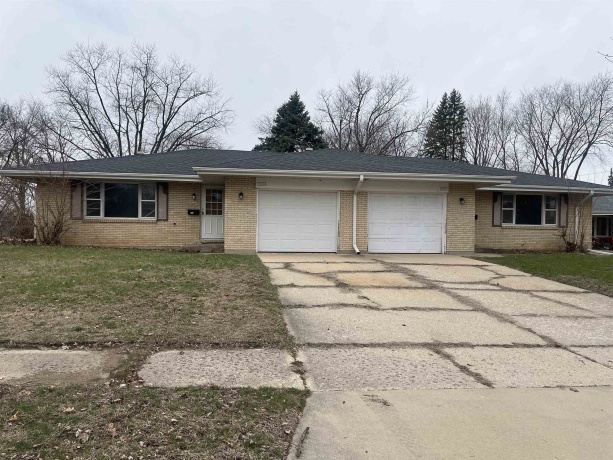 2221 Denver, ROCKFORD, Illinois 61108, ,2 Units,For Sale,Denver,202601555