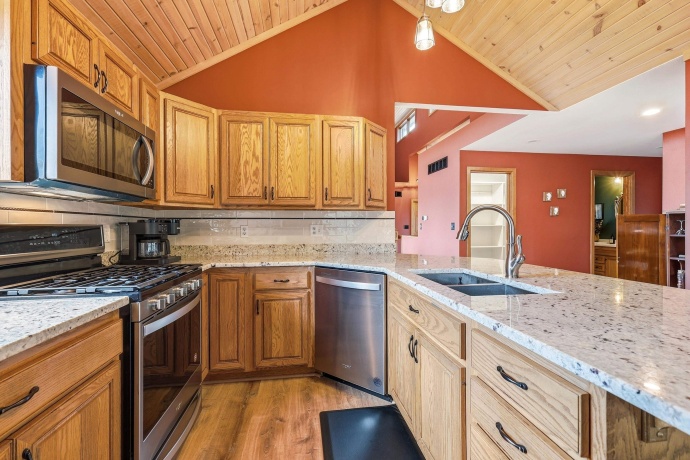 21/23 Cedar Rim, GALENA, Illinois 61036, 3 Bedrooms Bedrooms, ,2 BathroomsBathrooms,House,For Sale,Cedar Rim,202602356