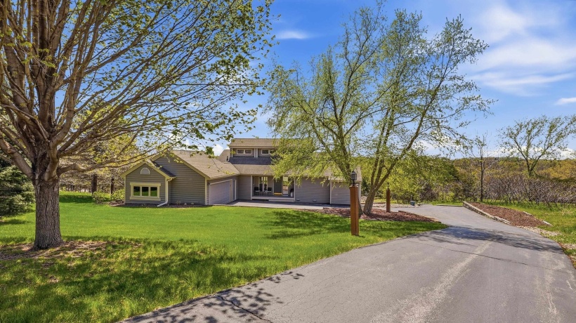 21/23 Cedar Rim, GALENA, Illinois 61036, 3 Bedrooms Bedrooms, ,2 BathroomsBathrooms,House,For Sale,Cedar Rim,202602356