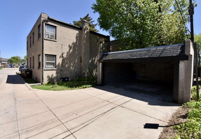 216 Carlton, ROCKFORD, Illinois 61103, ,2 Units,For Sale,Carlton,202602355