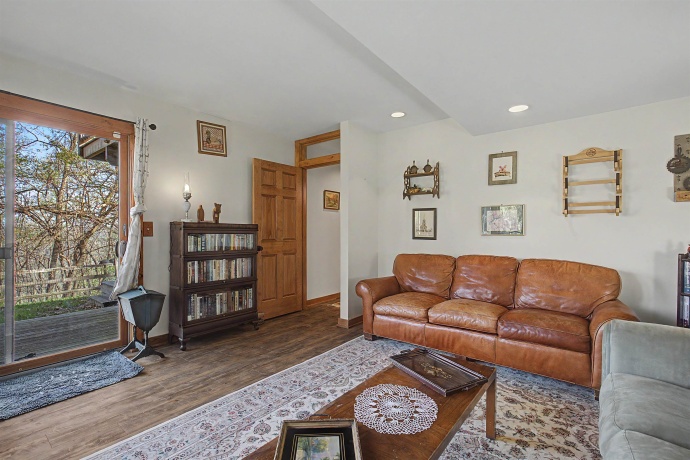 46 Lookout, GALENA, Illinois 61036, 3 Bedrooms Bedrooms, ,2 BathroomsBathrooms,House,For Sale,Lookout,202602361