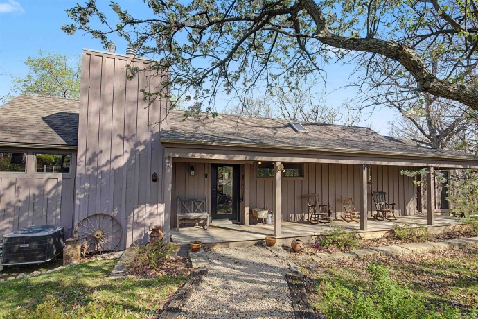 46 Lookout, GALENA, Illinois 61036, 3 Bedrooms Bedrooms, ,2 BathroomsBathrooms,House,For Sale,Lookout,202602361