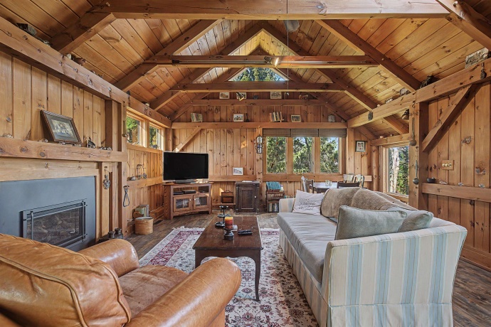 46 Lookout, GALENA, Illinois 61036, 3 Bedrooms Bedrooms, ,2 BathroomsBathrooms,House,For Sale,Lookout,202602361