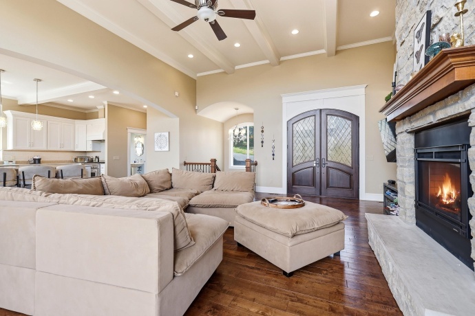 4 Linden, GALENA, Illinois 61036, 5 Bedrooms Bedrooms, ,4 BathroomsBathrooms,House,For Sale,Linden,202602363