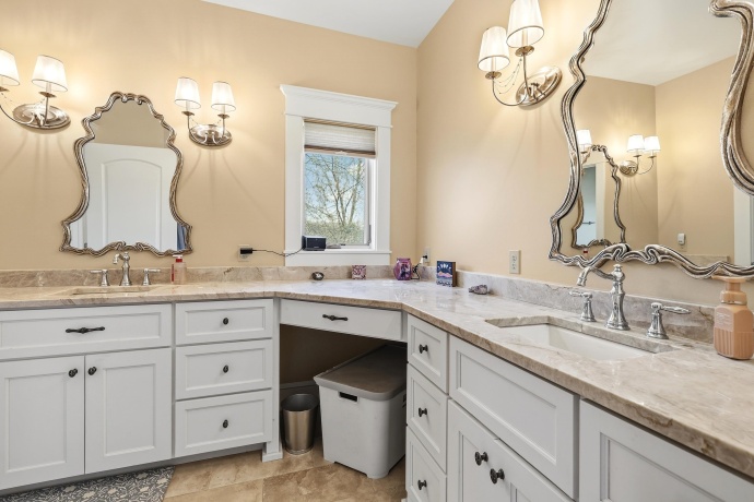 4 Linden, GALENA, Illinois 61036, 5 Bedrooms Bedrooms, ,4 BathroomsBathrooms,House,For Sale,Linden,202602363