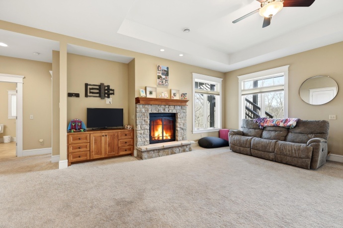 4 Linden, GALENA, Illinois 61036, 5 Bedrooms Bedrooms, ,4 BathroomsBathrooms,House,For Sale,Linden,202602363