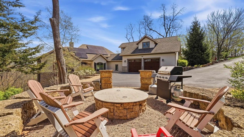 4 Linden, GALENA, Illinois 61036, 5 Bedrooms Bedrooms, ,4 BathroomsBathrooms,House,For Sale,Linden,202602363