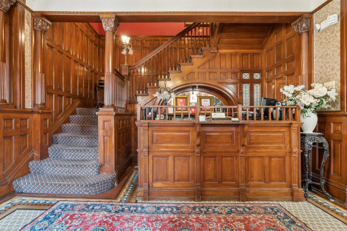 504 Bluff, DUBUQUE, Iowa 52001, 15 Bedrooms Bedrooms, ,15 BathroomsBathrooms,House,For Sale,Bluff,202602367