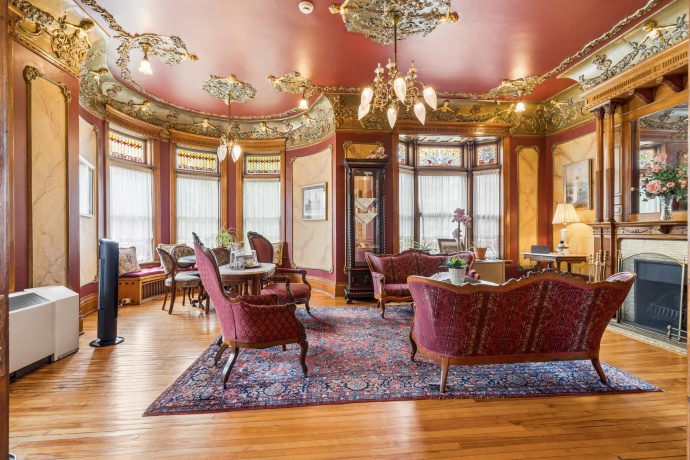 504 Bluff, DUBUQUE, Iowa 52001, 15 Bedrooms Bedrooms, ,15 BathroomsBathrooms,House,For Sale,Bluff,202602367