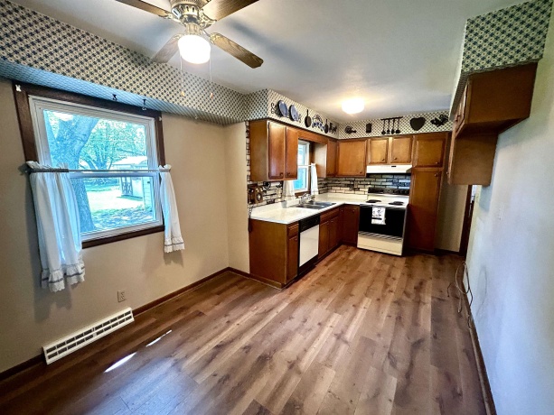 425 11TH, PECATONICA, Illinois 61063, 3 Bedrooms Bedrooms, ,1 BathroomBathrooms,House,For Sale,11TH,202602372