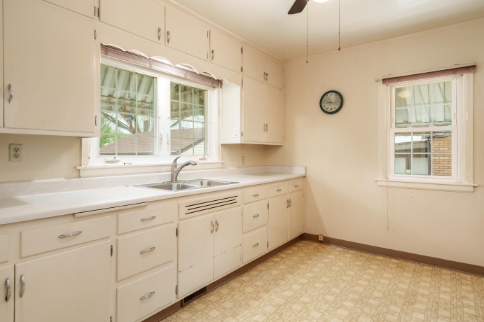 1225 28th, ROCKFORD, Illinois 61108, 2 Bedrooms Bedrooms, ,1 BathroomBathrooms,House,For Sale,28th,202602389