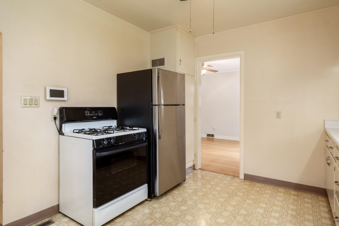 1225 28th, ROCKFORD, Illinois 61108, 2 Bedrooms Bedrooms, ,1 BathroomBathrooms,House,For Sale,28th,202602389