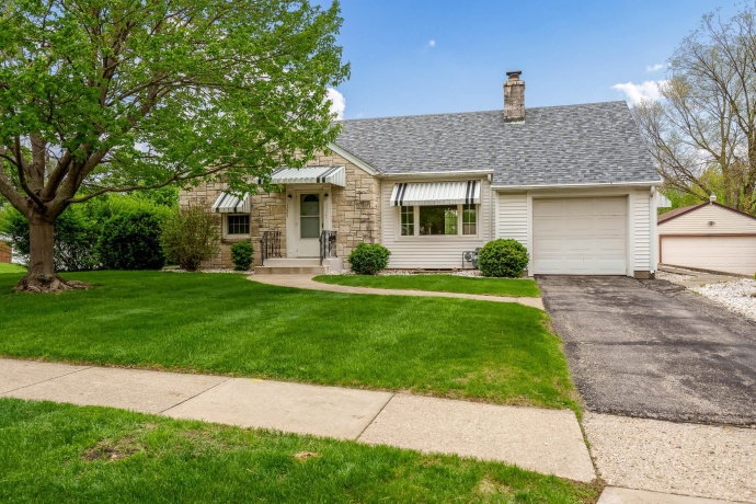 1225 28th, ROCKFORD, Illinois 61108, 2 Bedrooms Bedrooms, ,1 BathroomBathrooms,House,For Sale,28th,202602389