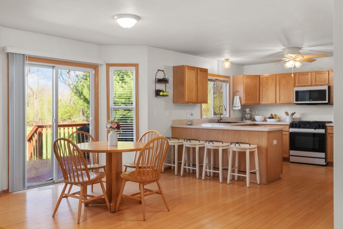 137 Lamplighter Loop SE, POPLAR GROVE, Illinois 61065, 4 Bedrooms Bedrooms, ,2 BathroomsBathrooms,House,For Sale,Lamplighter Loop SE,202602394