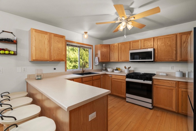 137 Lamplighter Loop SE, POPLAR GROVE, Illinois 61065, 4 Bedrooms Bedrooms, ,2 BathroomsBathrooms,House,For Sale,Lamplighter Loop SE,202602394