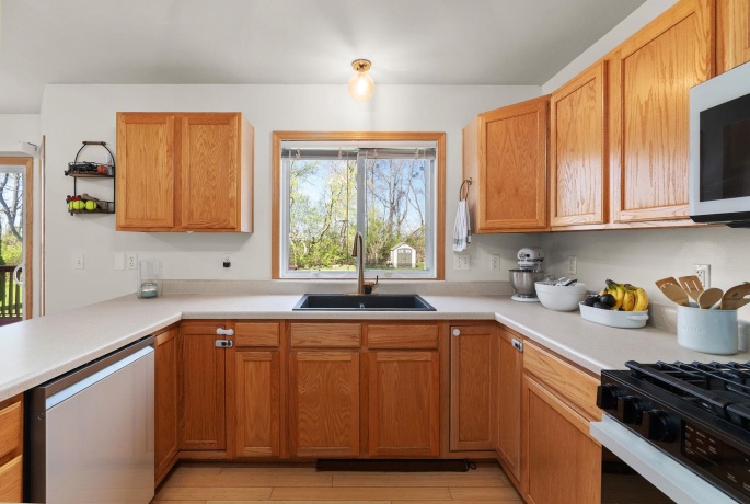 137 Lamplighter Loop SE, POPLAR GROVE, Illinois 61065, 4 Bedrooms Bedrooms, ,2 BathroomsBathrooms,House,For Sale,Lamplighter Loop SE,202602394